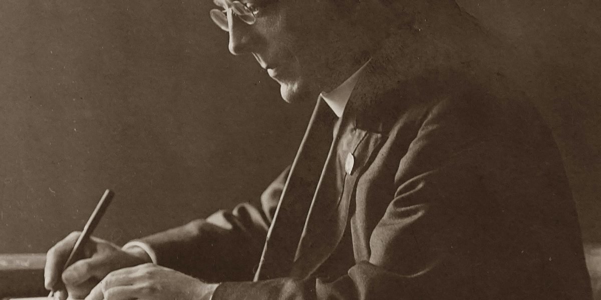 This article explains how footnotes can do more than cite sources — they can be comedic devices that disrupt a narrative and create an intimate joke between aut...